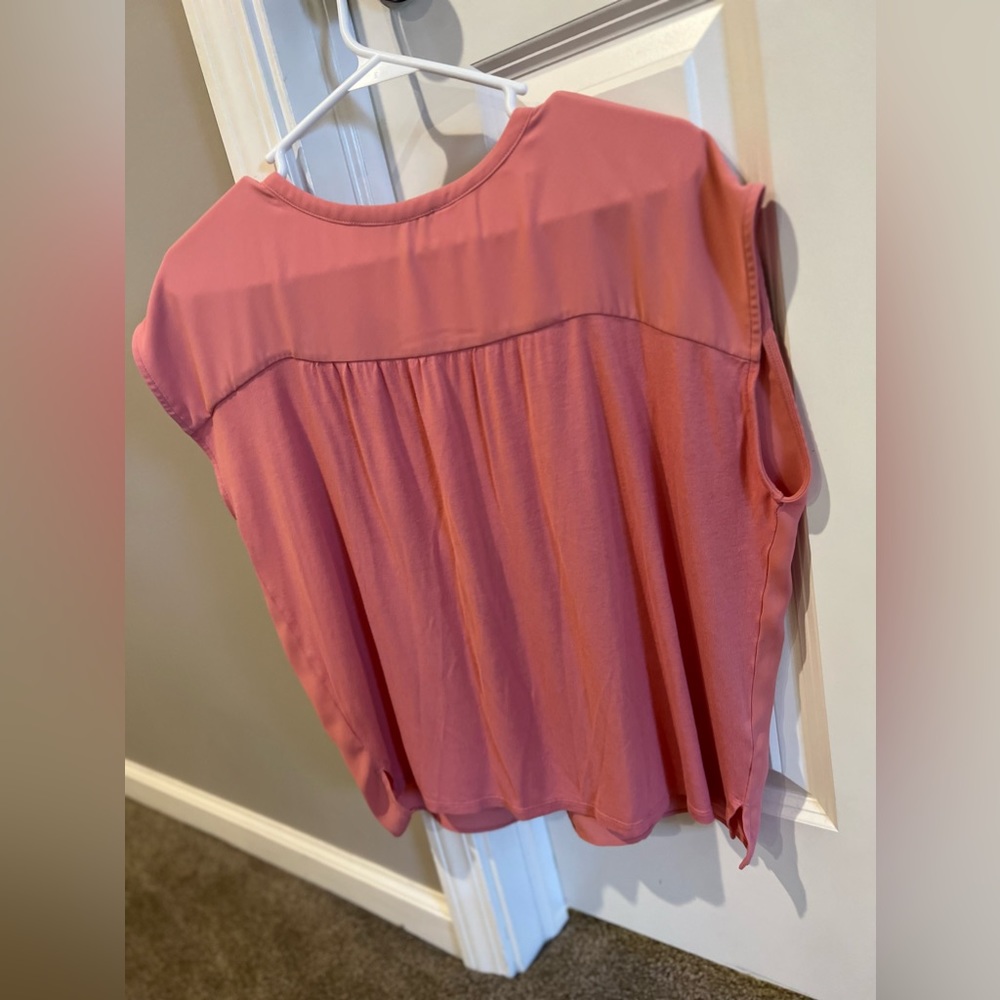 Loft shell top - size small - Picture 4 of 4